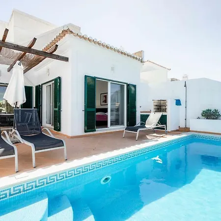 Stunning 3 Bed With Pool