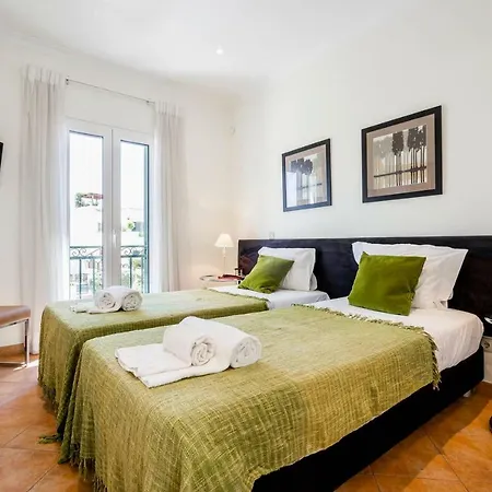 Stunning 3 Bed With Pool