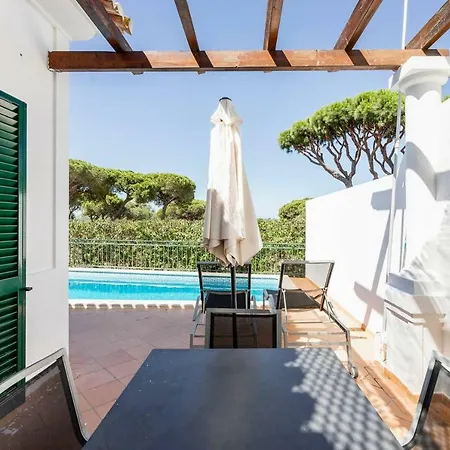 Stunning 3 Bed With Pool *