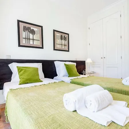 Stunning 3 Bed With Pool *