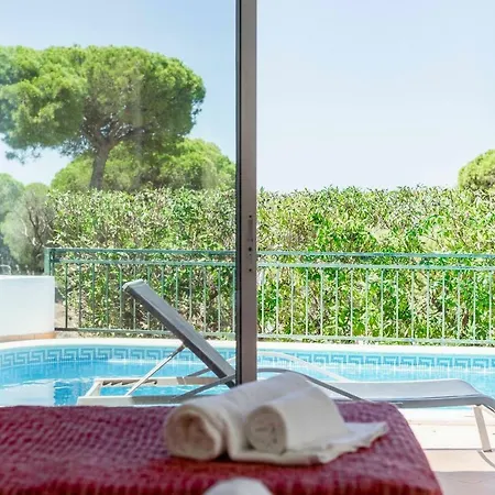 Stunning 3 Bed With Pool
