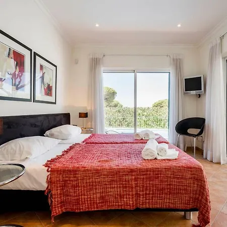 Stunning 3 Bed With Pool *