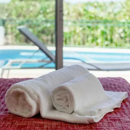 Stunning 3 Bed With Pool Appartement *