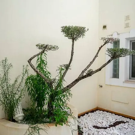 Stunning 3 Bed With Pool *