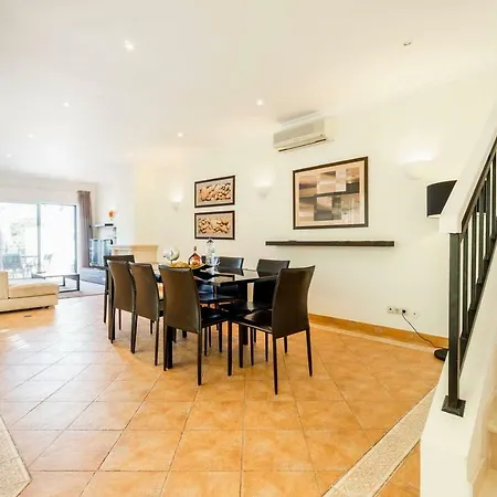 Stunning 3 Bed With Pool Appartement