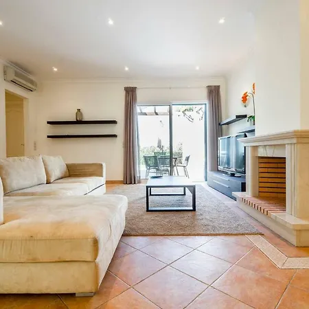 Stunning 3 Bed With Pool Appartement
