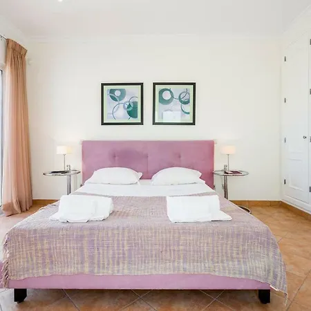Apartment Stunning 3 Bed With Pool *