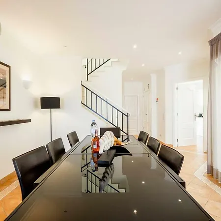 Stunning 3 Bed With Pool