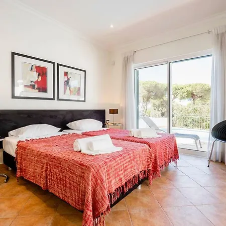 Stunning 3 Bed With Pool